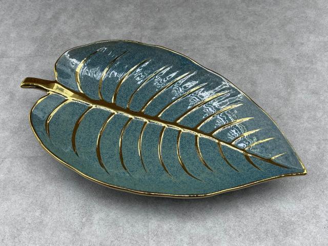 Green Leaf Serving Plate – Serving Tray for Snacks or Decor